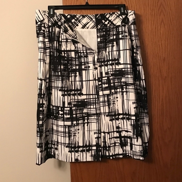 Jones New York Skirt - Picture 2 of 3